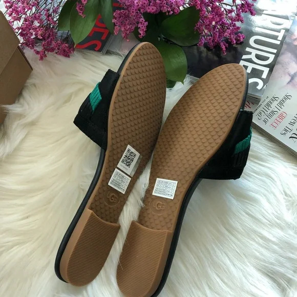 UGG Fringe Thong Sandals - Picture 6 of 7